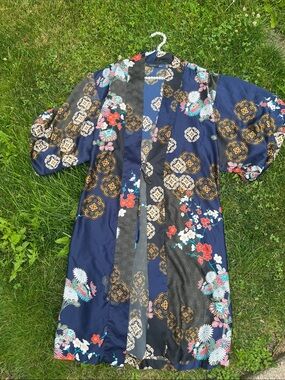 Natori M NO BELT Navy Floral Kimono Robe with Gold and Red Accents